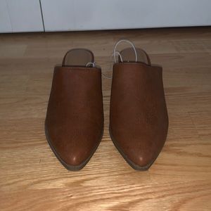 Size 6 universal thread brand (from target) clog type booties. Never worn.